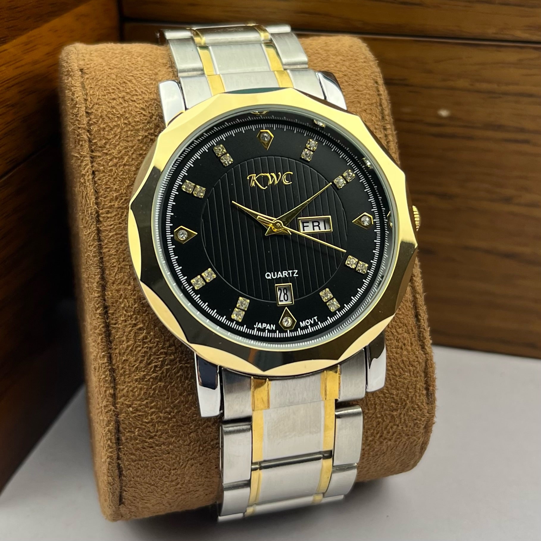 Gold chain outlet watch